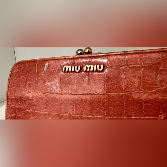 Miu Miu Embossed Crocodile Leather Double Sided Wallet in Pink - Picture 4 of 12